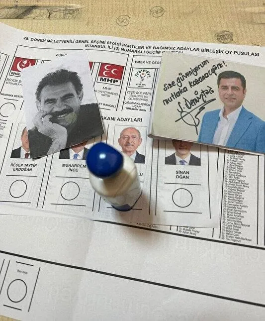 1684071889295.jpeg HDP'linin oy pusulası! Yavru katili Öcalan ile Selahattin Demirtaş'ın fotoğrafıyla oy verdi - 1