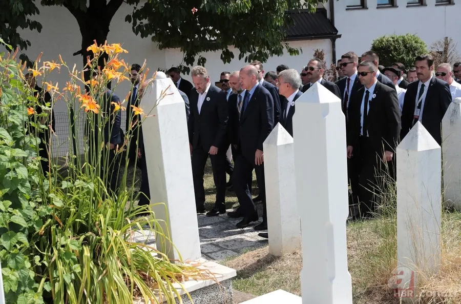 Başkan Erdoğan, Aliya İzzetbegoviç'in kabrini ziyaret etti 19
