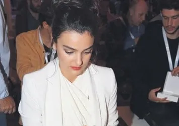Ünlüler bedava telefona hücum etti!