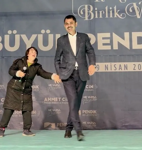 1681141610775.jpeg Çevre, Şehircilik ve İklim Değişikliği Bakanı Murat Kurum'un down sendromlu gençle yürekleri ısıtan anları! - 3