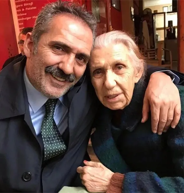 1655213344848.jpeg Yavuz Bingöl’ü yıkan ölüm! Annesi Şahsenem Bacı hayatını kaybetti - 1