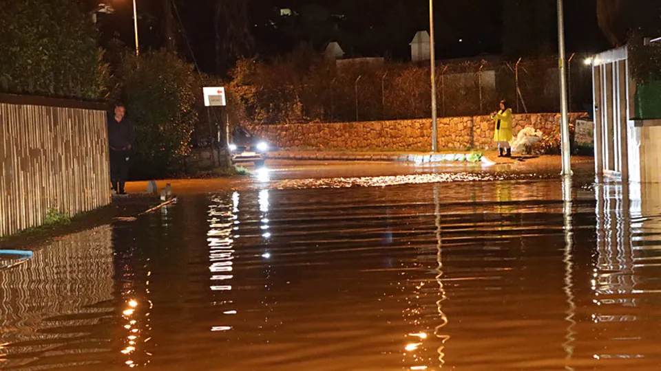 Bodrum’da sokaklar göle döndü!