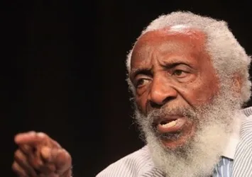 Ünlü komedyen Dick Gregory hayatını kaybetti