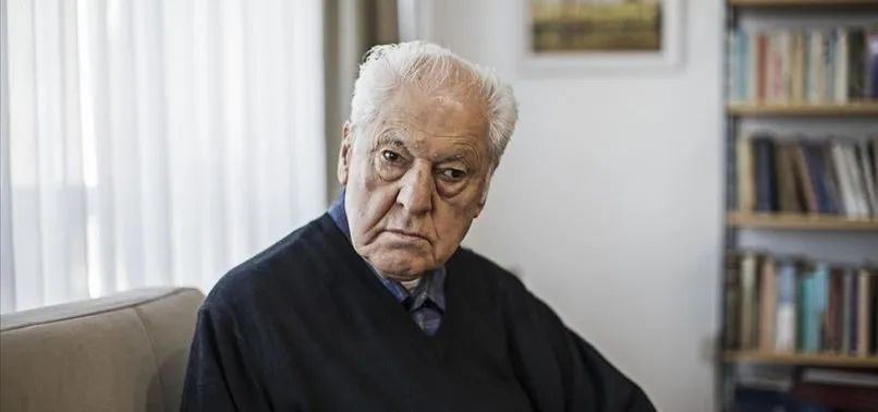 Yazar Nuri Pakdil, hastanede tedavi altına alındı