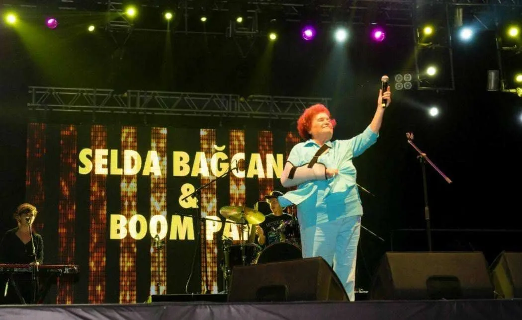 Selda Bağcan'ın kolu kırıldı - 1