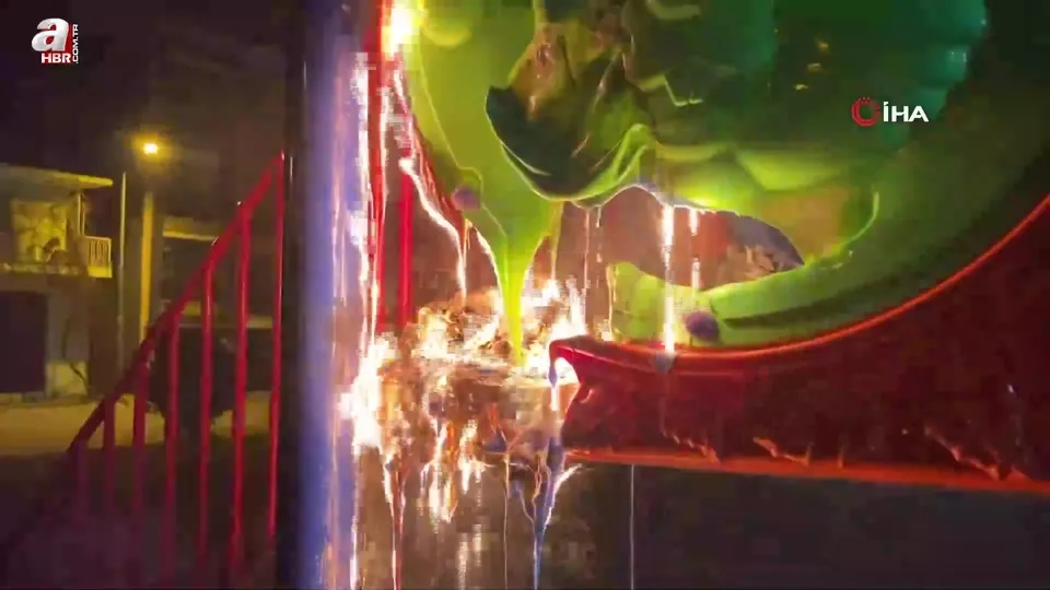 Çocuk oyun parkını ateşe verip kaçtılar