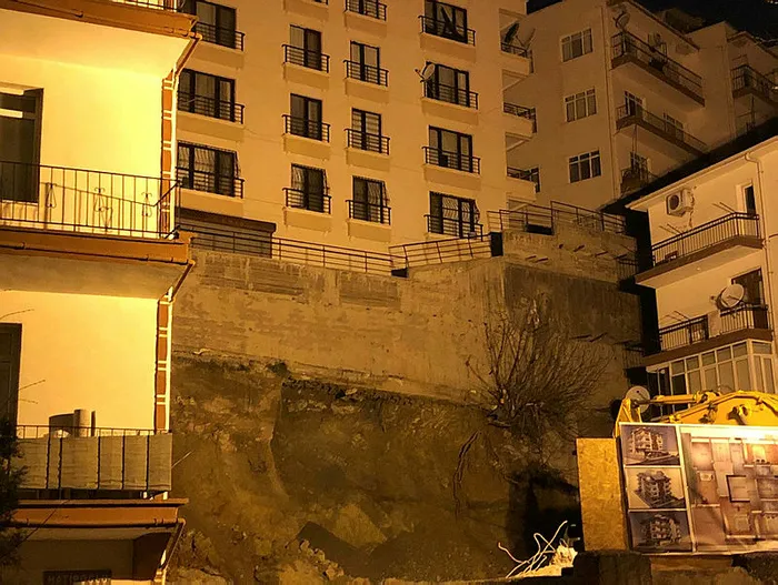 Ankara'dan korkutan haber! 15 bina tahliye edildi - 1