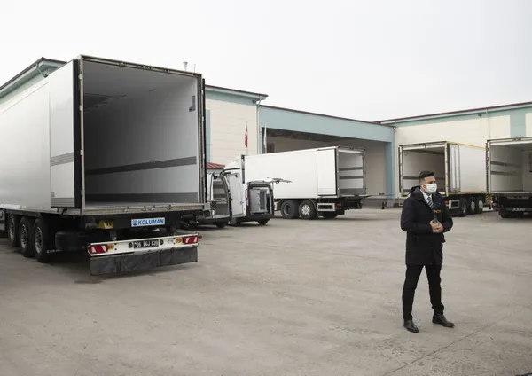 Son dakika: Türkiye’deki koronavirüs aşılarında flaş gelişme! CoronaVac aşılarının sevkiyat TIR’ları böyle görüntülendi