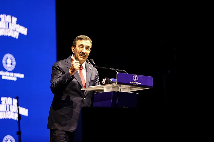 CB Yardımcısı Cevdet Yılmaz’dan ’güçlü ve müreffeh Türkiye’ vurgusu: Rekorlarımızı daha ileriye götüreceğiz