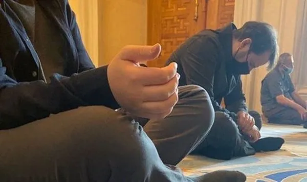 eski-hazine-ve-maliye-bakani-berat-albayrak-cuma-namazini-camlica-camiinde-kildi-1620404878002.jpg Eski Hazine ve Maliye Bakanı Berat Albayrak Cuma namazını Çamlıca Camii'nde kıldı - 1