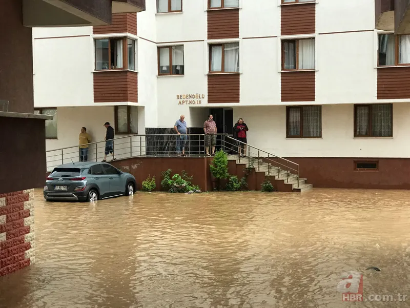 Rize yine sular altında: Dereler taştı yollar kapandı 7