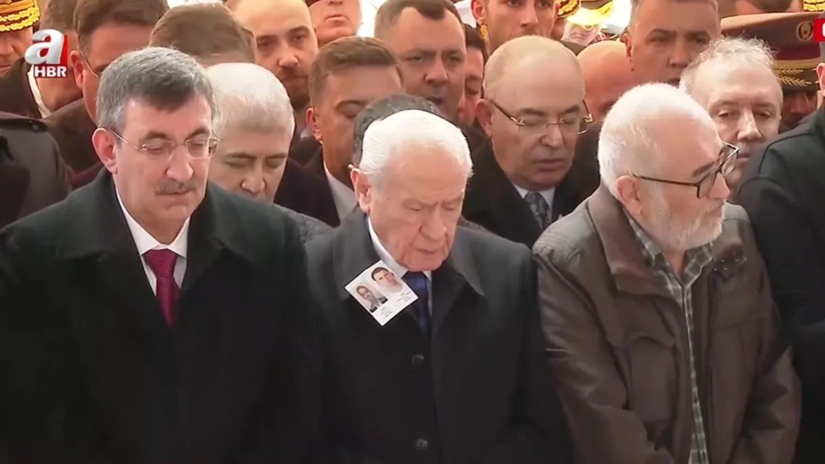 Helikopter kazası şehitlerine veda!