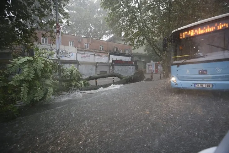 İstanbul yağmura teslim oldu!