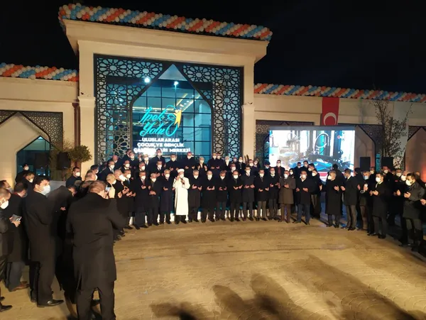 Son dakika: Başkan Recep Tayyip Erdoğan Elazığ’da konuştu: Etkinliklerle buranın sesini dünya duymalı