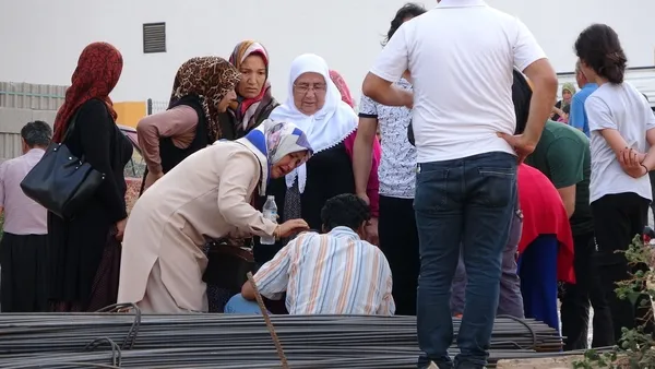 mersinde-kahreden-olum-insaatin-11inci-kattan-dusen-isci-yasamini-yitirdi-1654192381009.jpg Mersin’de kahreden ölüm! İnşaatın 11'inci kattan düşen işçi yaşamını yitirdi - 4