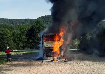 Bolu'da seyir halindeki yolcu otobüsü alev alev yandı!