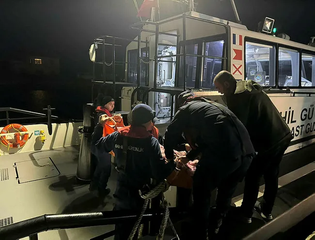 canakkale-ayvacik-aciklarinda-38-duzensiz-gocmen-kurtarildi-1705598611879.jpg Çanakkale Ayvacık açıklarında 38 düzensiz göçmen kurtarıldı - 1