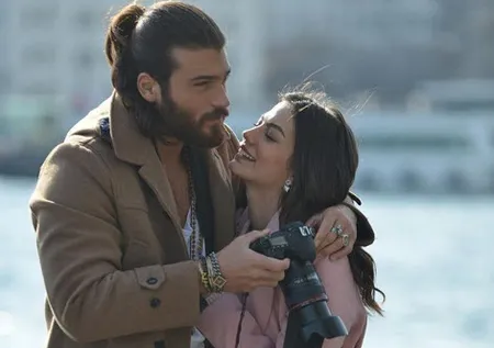 Erkenci Kuş dizisinin yıldızı Can Yaman o isimle akraba çıktı!