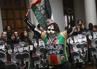 Şili’de onlarca kişi Filistin’e destek gösterisinde bulundu