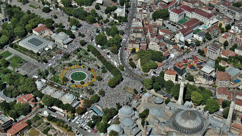 Ayasofya ve Sultanahmet meydanları havadan görüntülendi