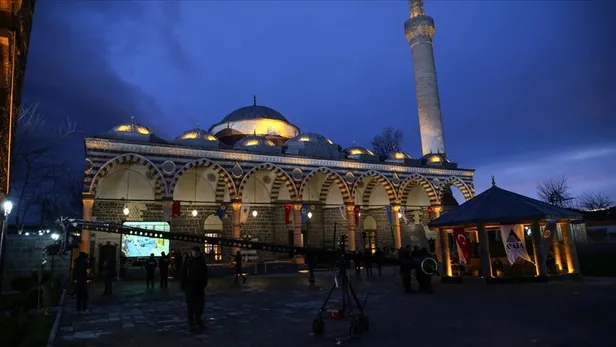 regaip-kandili-namazi-nasil-kilinir-kac-rekat-regaip-kandilinde-yapilmasi-gereken-ibadetler-neler-hangi-dualar-1674643836219.jpg Regaip Kandili namazı nasıl kılınır, kaç rekat? Regaip Kandilinde yapılması gereken ibadetler neler? Hangi dualar okunmalı? - 6