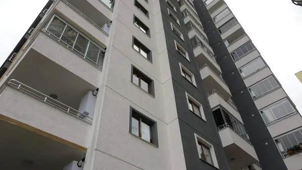 1666272041038.jpg Çocuklarını görmeye gitti dehşeti yaşadı! Eski eşinin erkek arkadaşı bıçakladı - 1