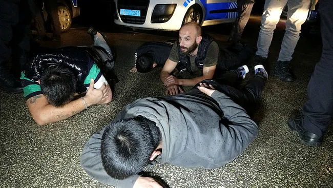 Bursa’da kısıtlamayı ihlal eden 4 kişi 25 kilometrelik kovalandı ve uyuşturucuyla yakalandı - 5