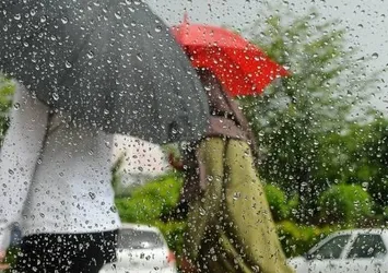 Meteoroloji'den sarı ve turuncu uyarı! Deprem ve sel bölgesi dikkat! İşte 5 günlük hava durumu