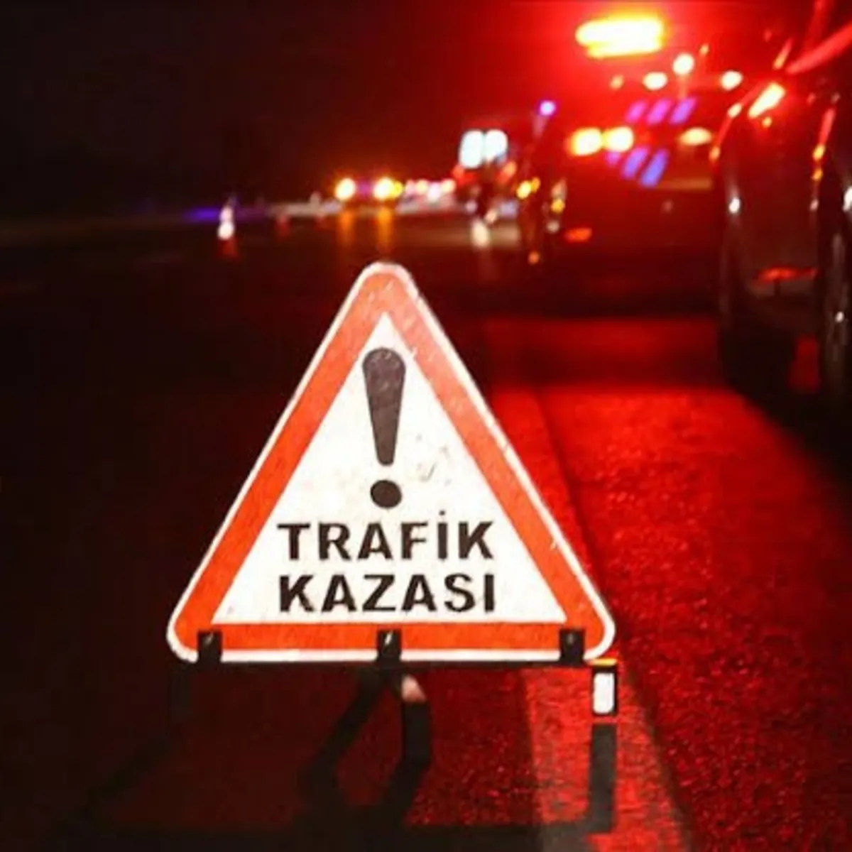Düzce'de Trafik Kazası: Otomobil Bariyerlere Çarparak Devrildi, 1 Yaralı