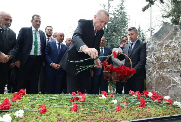 Son dakika | Başkan Erdoğan'dan Türkeş'in kabrine ziyaret - 1