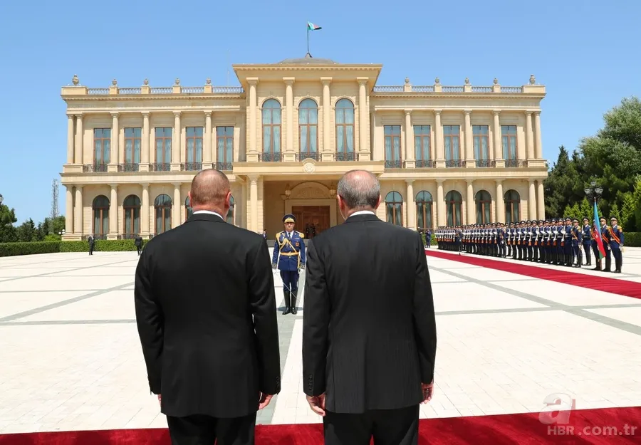 Başkan Erdoğan Azerbaycan'da Aliyev tarafından resmi törenle karşılandı 14