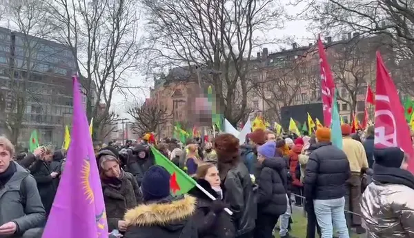 Terör örgütü PKK’nın üssü İsveç’te Başkan Erdoğan’a yönelik yeni provokasyon: Maketin başını keserek nefret kustular