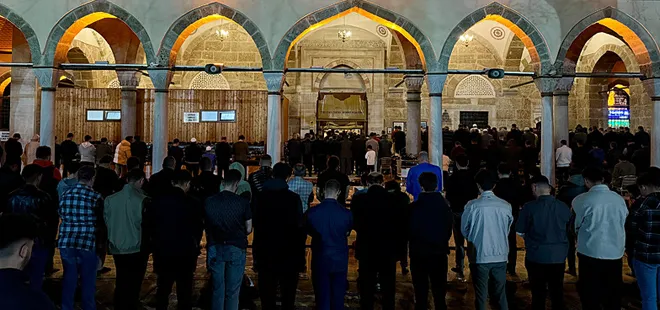 yurt-genelinde-kadir-gecesi-idrak-edildi-vatandaslar-yogun-katilim-camilere-akin-ettiler-1743015523085.jpg Kocaeli'de Kadir Gecesi idrak edildi | Fotoğraf-AA