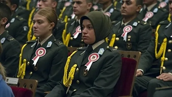 Sözcü gazetesi yazarı Emin Çölaşan'dan başörtülü teğmene skandal hakaret! - 8