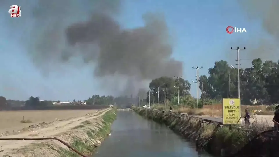 Antalya’da gökyüzünü dumana boğan yangın