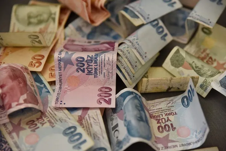 Czy nastąpi tymczasowy wzrost płacy minimalnej? Co się stanie z lipcowymi podwyżkami dla urzędników i emerytów? Faruk Erdem podał liczby w A Haber