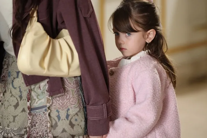 aynadaki-yabancida-buyuk-rekabetin-kazanani-kim-olacak-1760621850123.jpg Kaynak: ATV