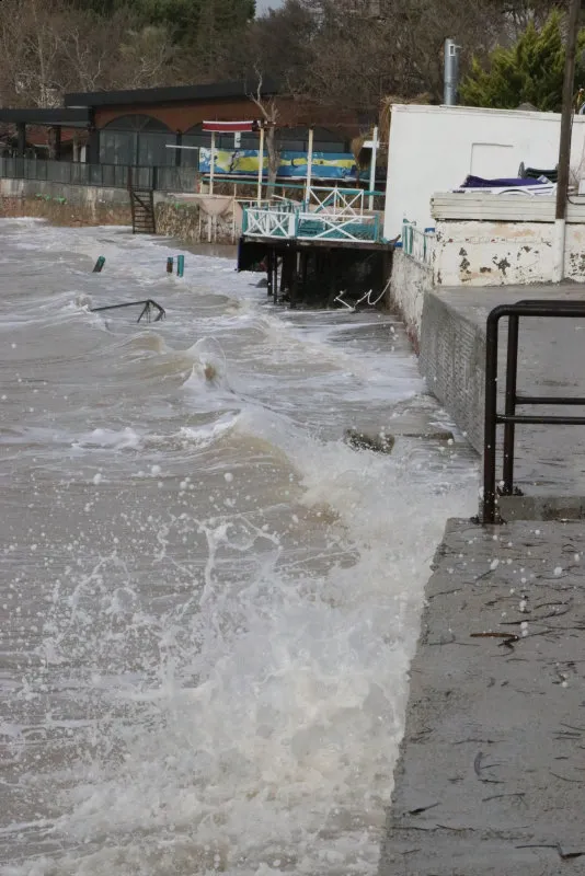 Çanakkale'de feribot seferlerine fırtına engeli! Bazı feribot seferleri yapılamayacak