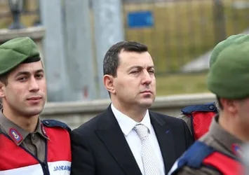 Darbeci emir subayı soru hırsızı çıktı