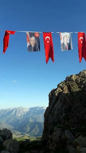 Kato Türk bayrakları ve Erdoğan posterleriyle donatıldı - 1