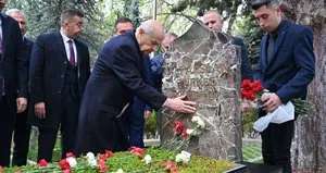 Bahçeli Türkeş’in kabrini ziyaret etti