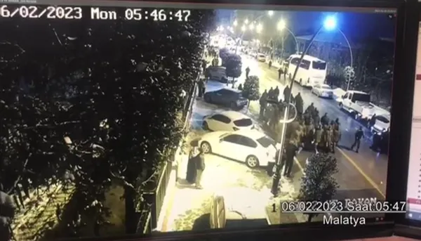 muhalefetin-deprem-bolgesinde-asker-yok-yalani-da-patladi-89-dakika-sonra-kisladan-ciktilar-1677192077618.jpg Muhalefetin 'Deprem bölgesinde asker yok' yalanı da patladı! 89 dakika sonra kışladan çıktılar - 3