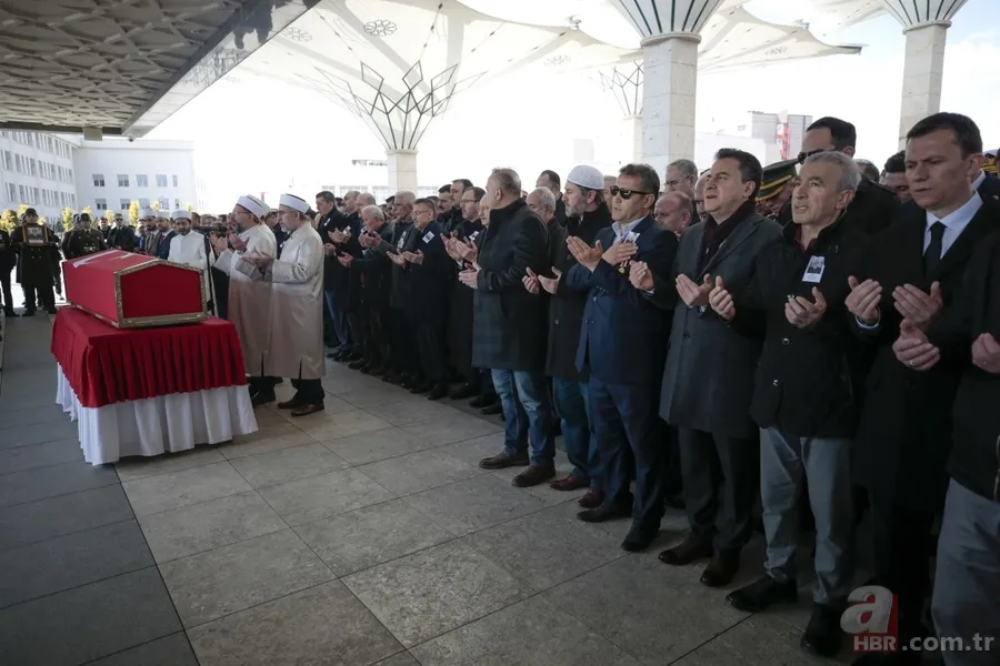 Son dakika: İdlib şehidi Uzman Onbaşı Halil Çankaya Ankara'da son yolculuğuna uğurlandı 5