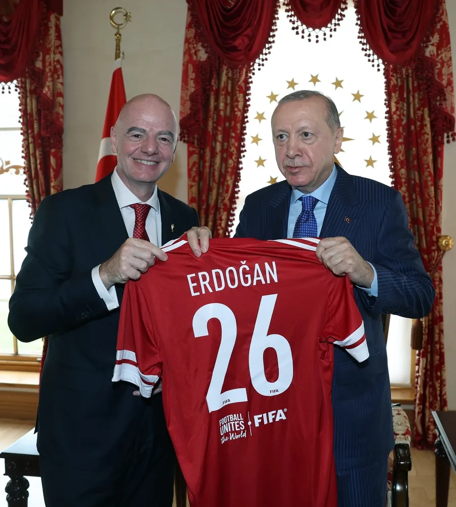 baskan-erdogan-fifa-baskani-infantinoyu-kabul-etti-1775827853800.jpeg (Foto: AA)