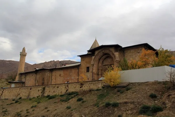unesconun-ulkemizde-tek-koruma-altina-aldigi-divrigi-ulu-camisinde-calismalar-yeniden-basladi-1636982190365.jpg UNESCO’nun ülkemizde tek koruma altına aldığı Divriği Ulu Camisi’nde çalışmalar yeniden başladı - 1