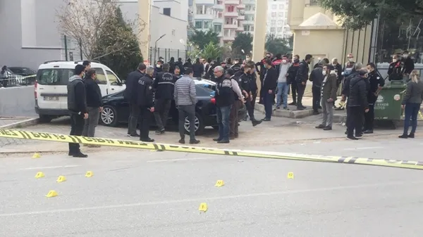 adanada-28-el-ates-edilerek-oldurulen-adamin-paylasimi-ortaya-cikti-olum-1644305692347.jpg Adana’da 28 el ateş edilerek öldürülen adamın paylaşımı ortaya çıktı: Ölüm… - 1