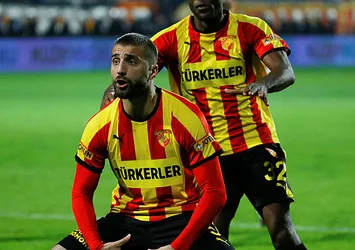 Alpaslan Öztürk taraftarı ikiye böldü