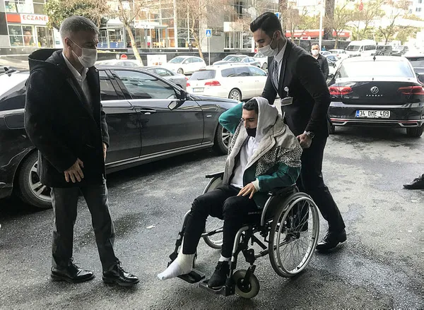 Konyaspor maçında sakatlanan Abdülkadir Ömür ameliyat oldu! Sahalara döneceği tarih belli oldu - 1