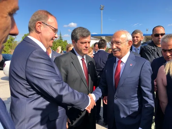 1692170198093.jpg Ümit Özdağ'dan Kemal Kılıçdaroğlu'na protokol tepkisi: Herkes dönsün kendi namusuna baksın - 5