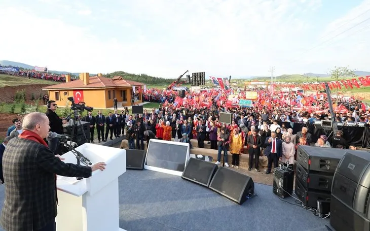 Başkan Erdoğan Gaziantep'te köy evinde vatandaşlarla bir araya geldi
